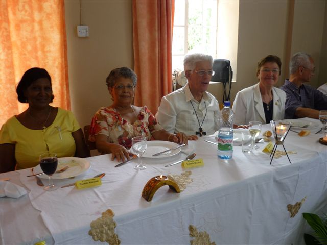 Gisèle, Mgr Piat Yolande et Danielle